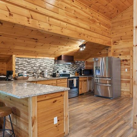 Hot Tub Fire Pit Game Room Theater Easy Access Sleeps 12 - Black Bear Lodge 鸽子谷 外观 照片