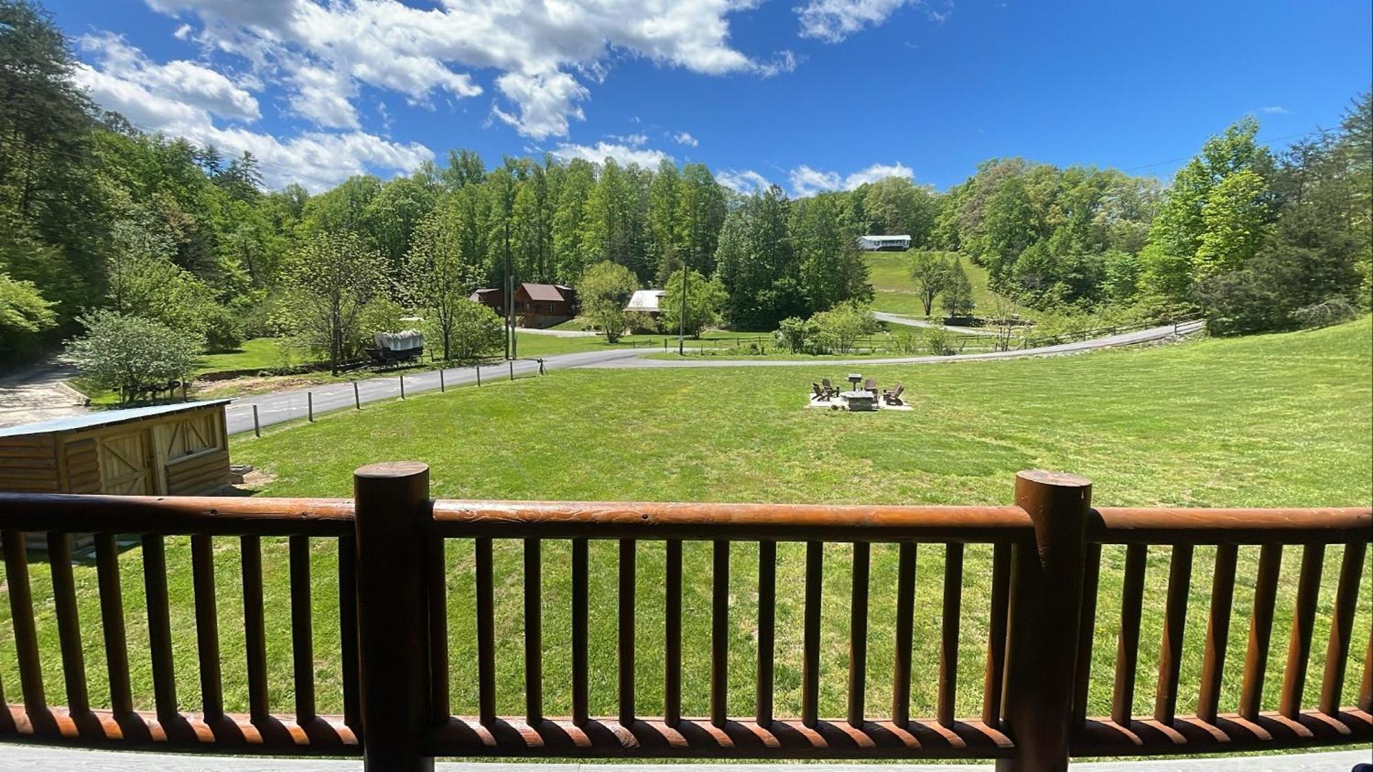 Hot Tub Fire Pit Game Room Theater Easy Access Sleeps 12 - Black Bear Lodge 鸽子谷 外观 照片